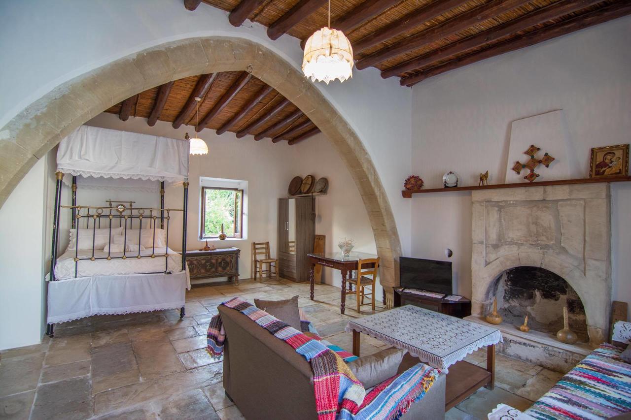 Chloe'S House Guest House Pano Akourdalia Bagian luar foto