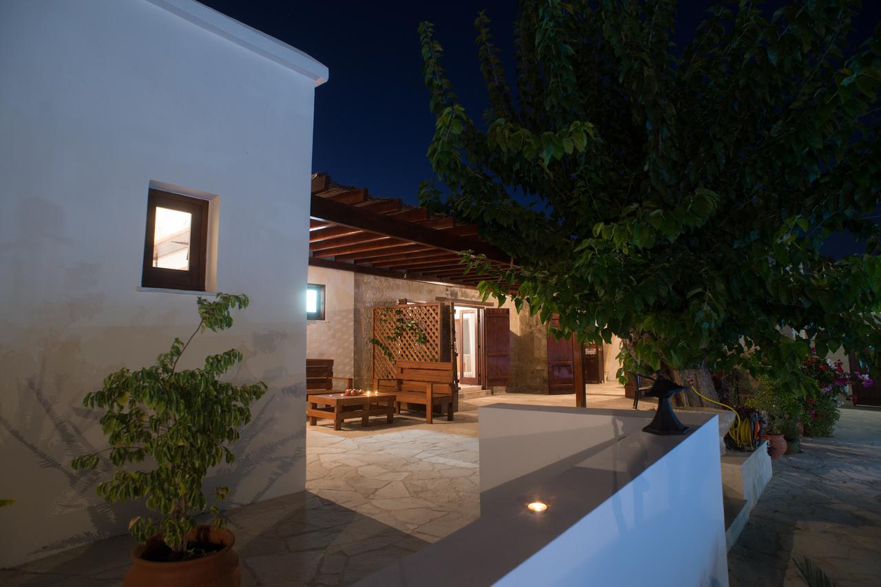 Chloe'S House Guest House Pano Akourdalia Bagian luar foto