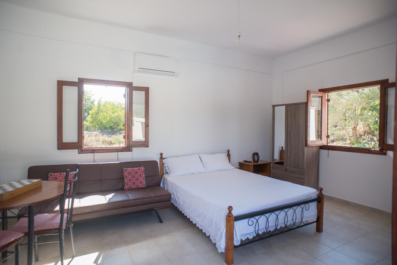 Chloe'S House Guest House Pano Akourdalia Bagian luar foto