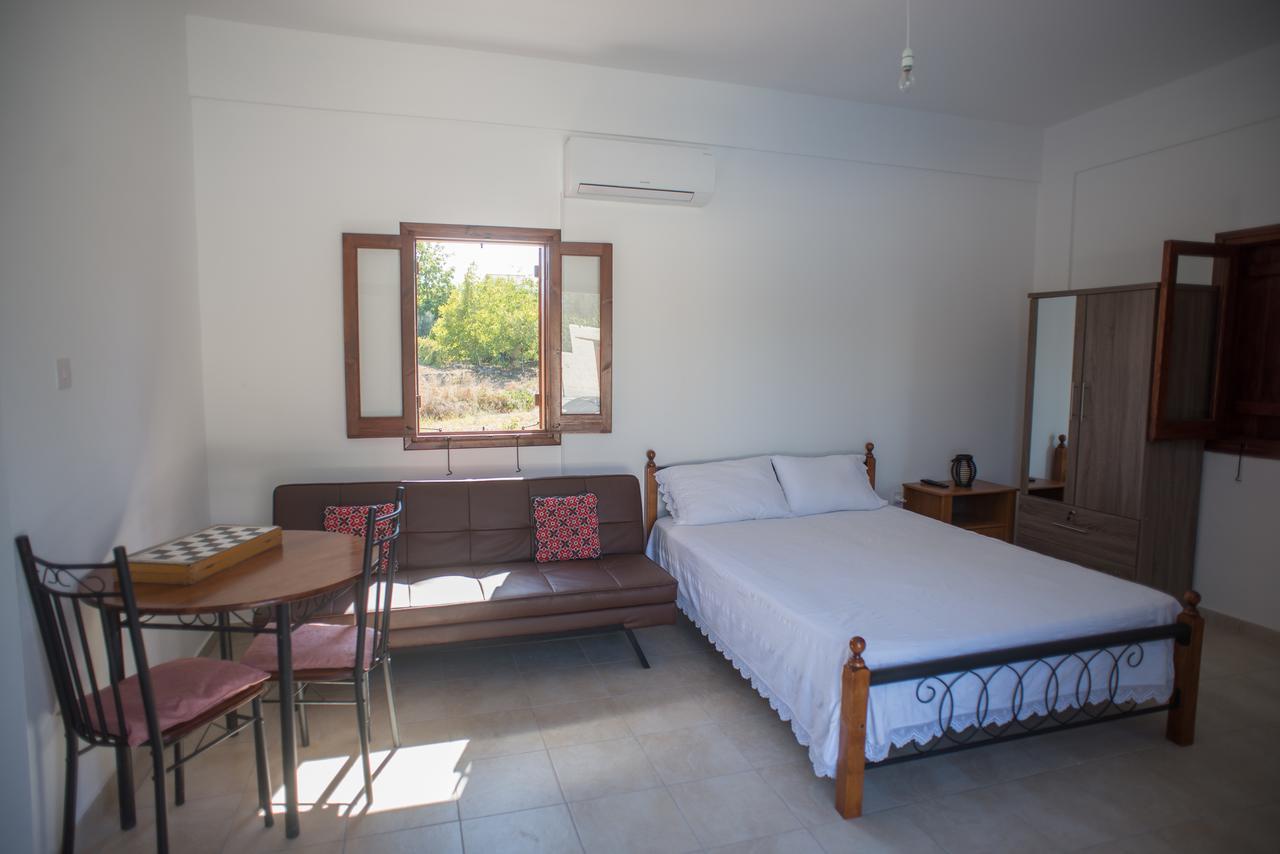 Chloe'S House Guest House Pano Akourdalia Bagian luar foto
