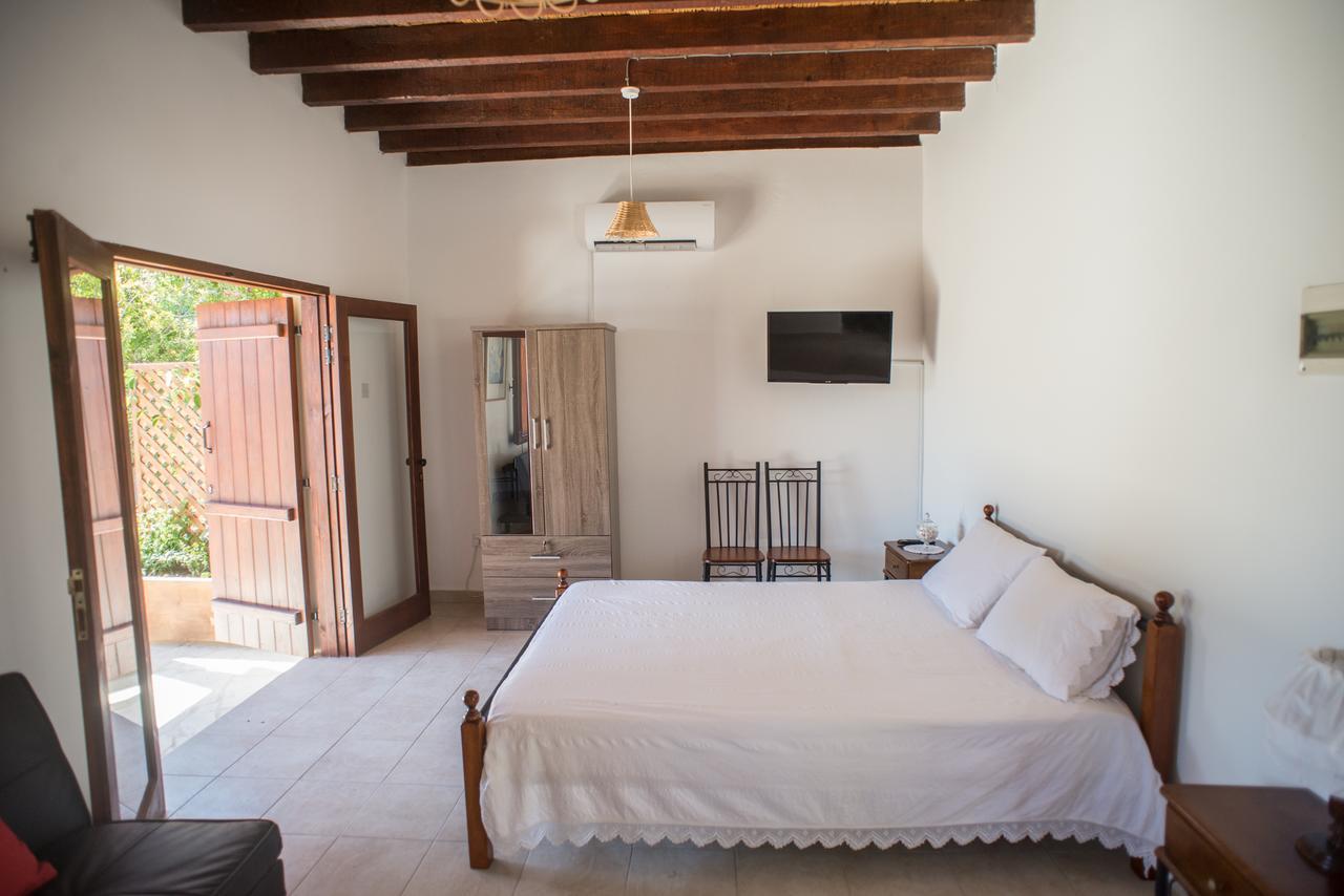 Chloe'S House Guest House Pano Akourdalia Bagian luar foto