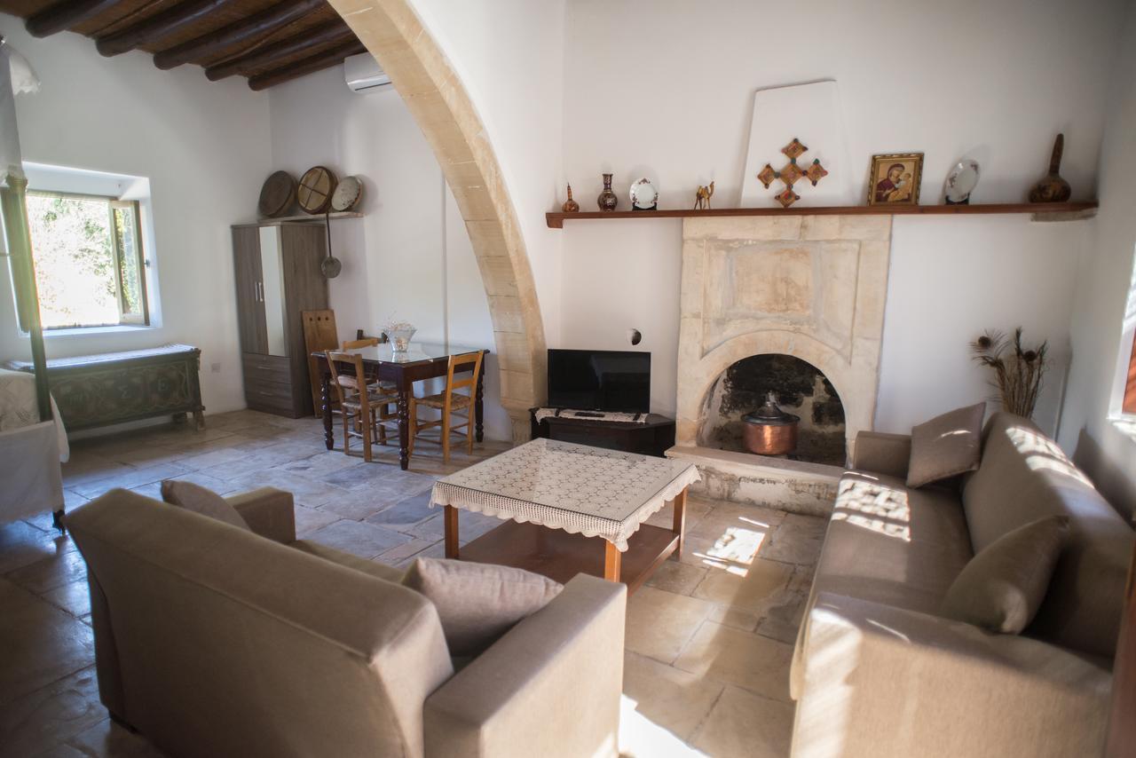 Chloe'S House Guest House Pano Akourdalia Bagian luar foto