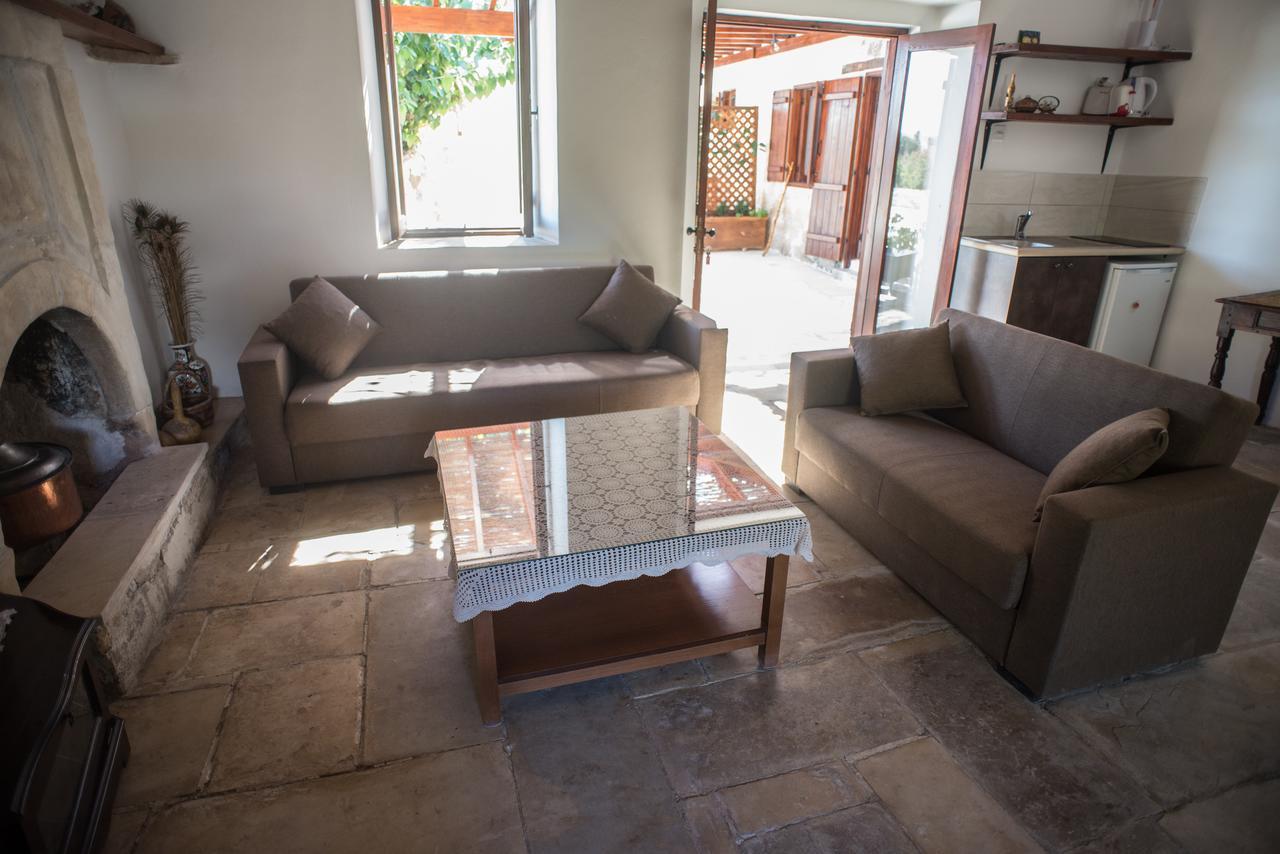 Chloe'S House Guest House Pano Akourdalia Bagian luar foto