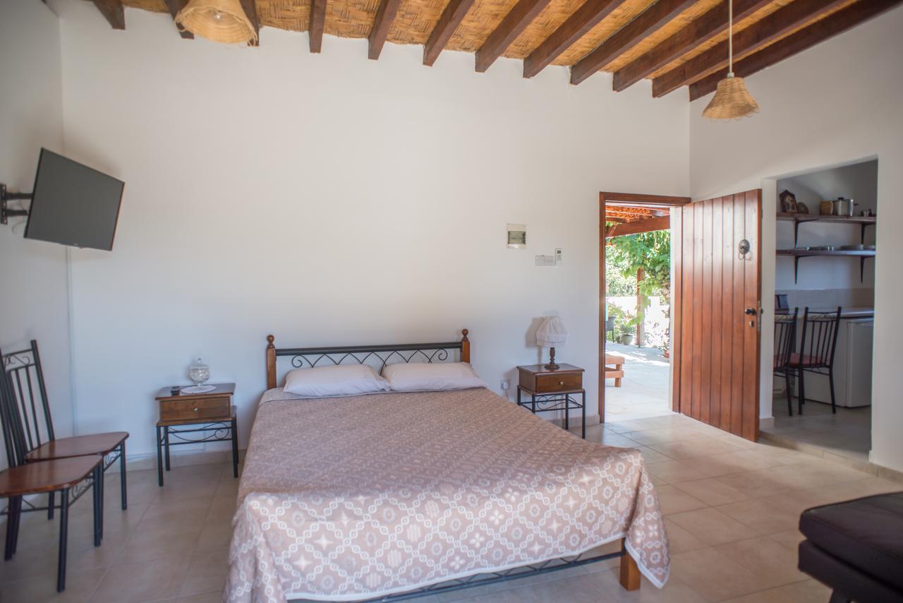Chloe'S House Guest House Pano Akourdalia Bagian luar foto